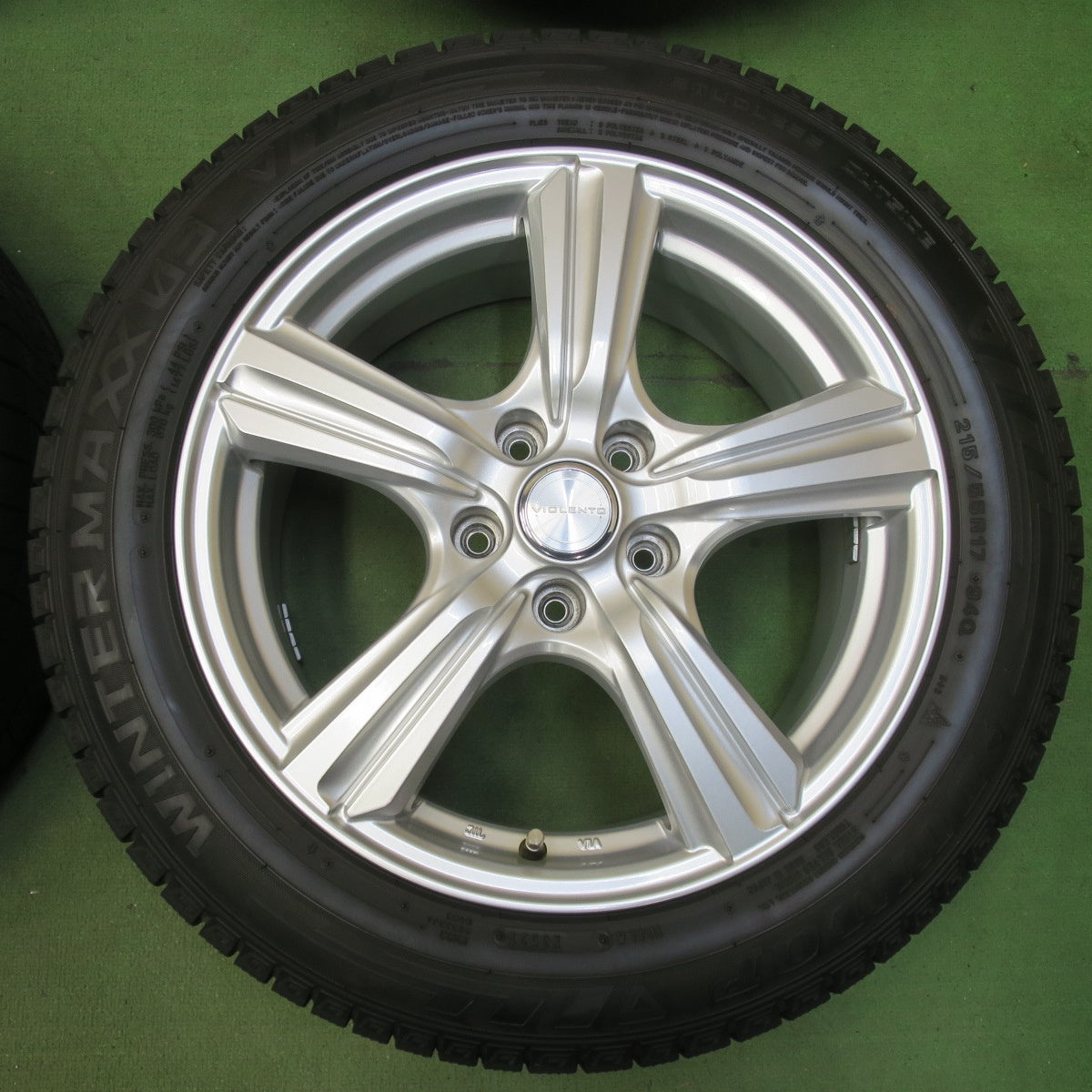 キレイ！21年★スタッドレス 215/55R17 ダンロップ ウインターマックス 03 VIOLENTO ヴィオレント 17インチ PCD114.3/5H★5111109イス