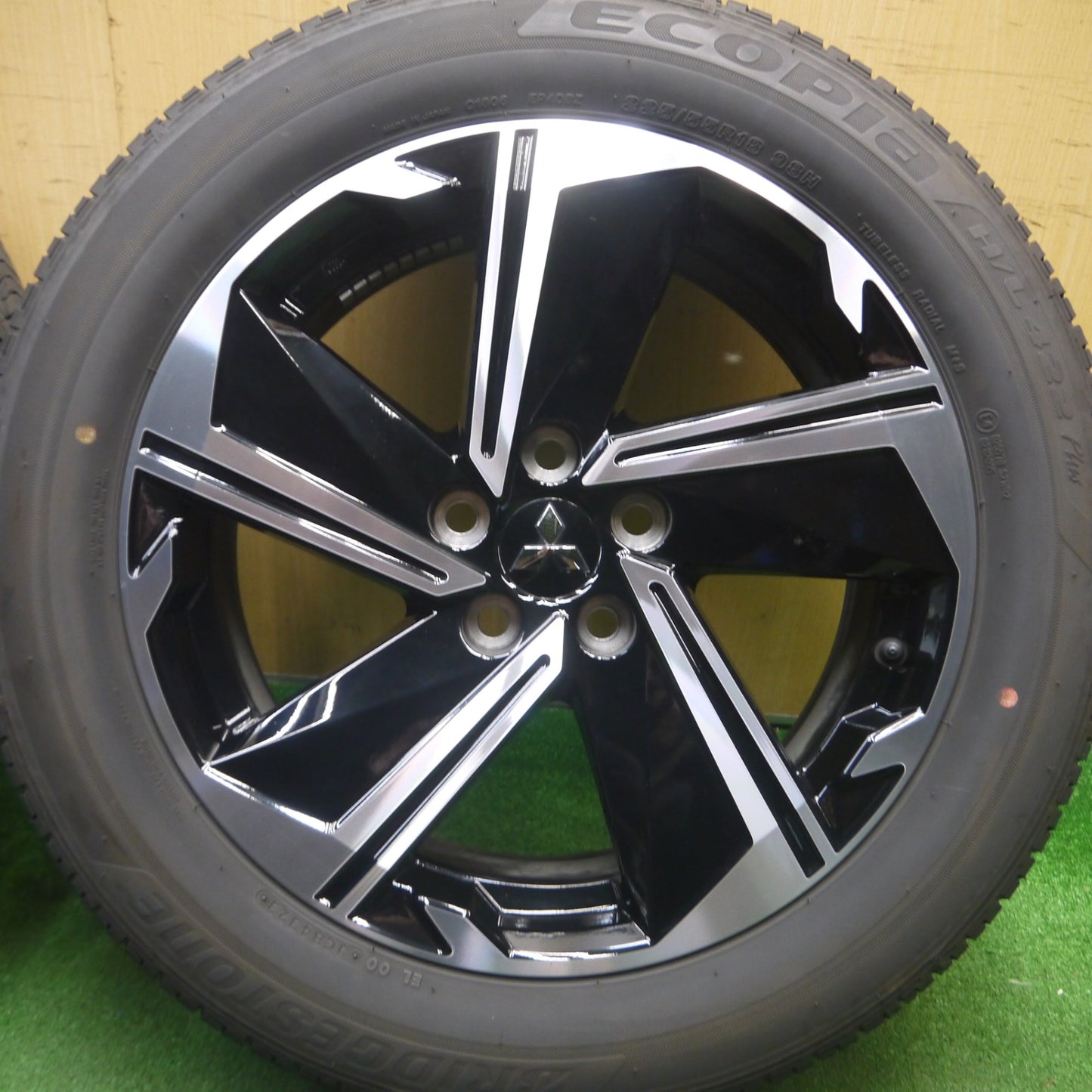 [送料無料] バリ溝！23年！キレイ！9.5分★三菱 エクリプス クロス PHEV 純正 225/55R18 ブリヂストン エコピア H/L 422 プラス 18インチ PCD114.3/5H★5020515Hノ