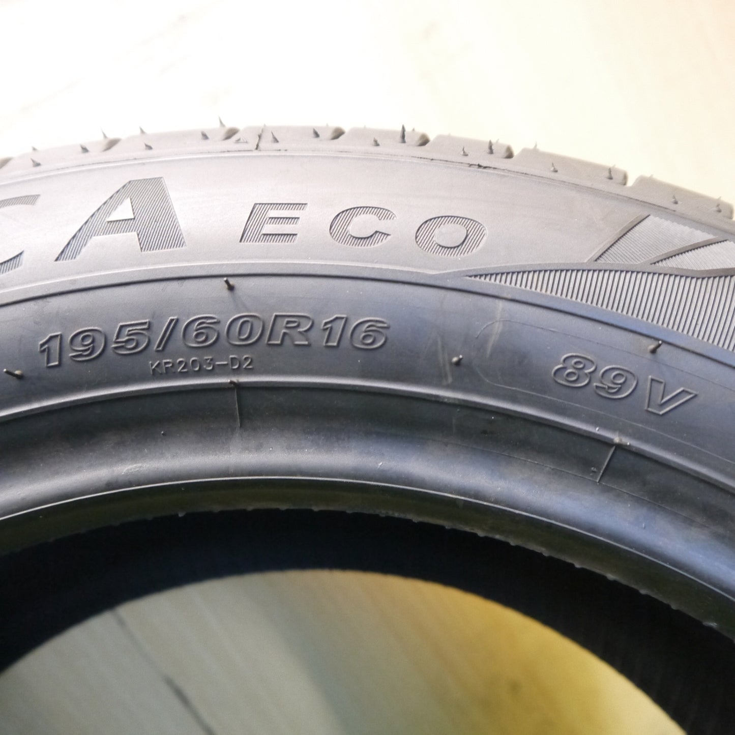 未使用！24年！1本◎195/60R16 ケンダ KENETICA ECO ケネティカ エコ 16インチ タイヤ セレナ ノア ヴォクシー 等◎6090106Hノタ