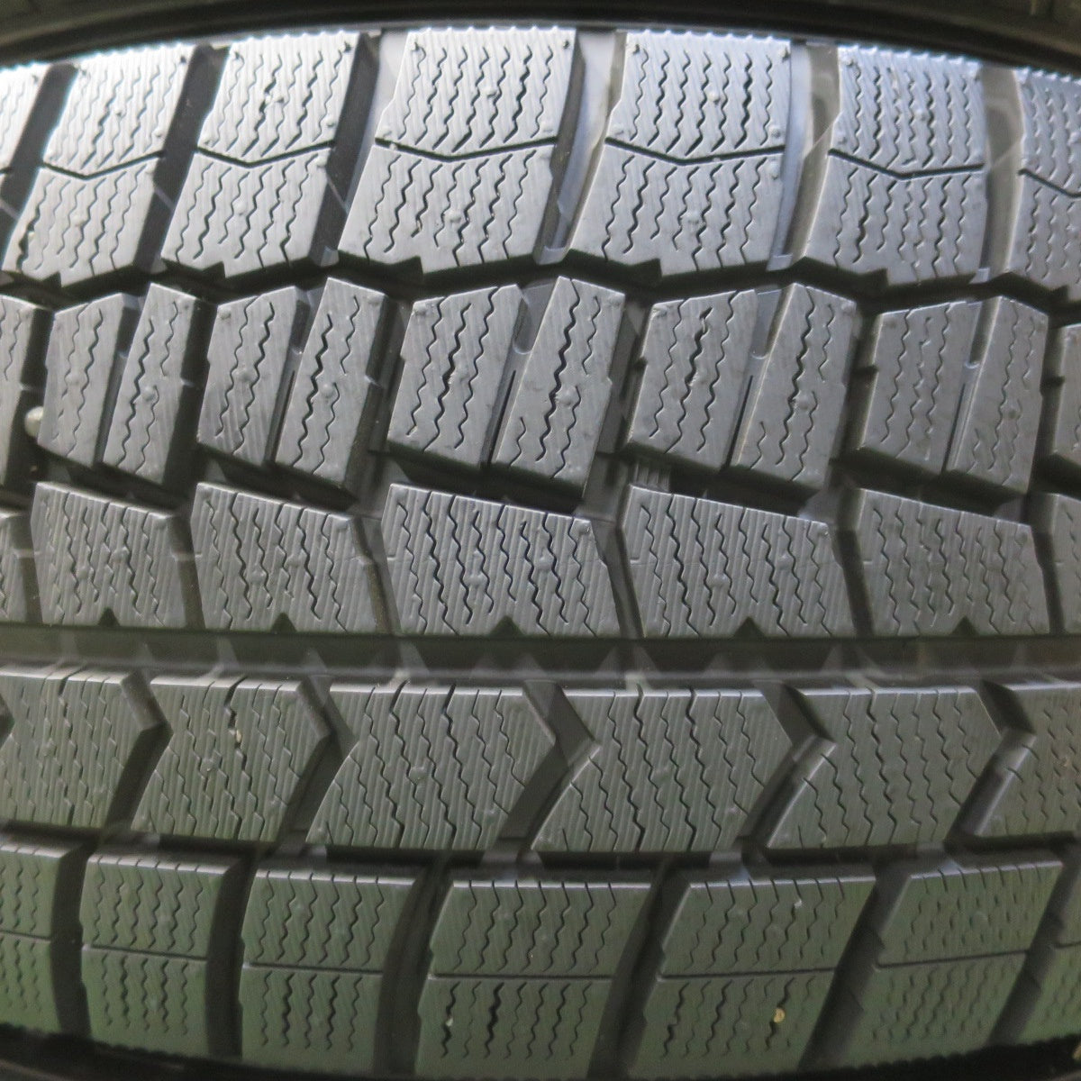 バリ溝！23年！キレイ！ほぼ10分◎スタッドレス 225/55R17 ダンロップ ウインターマックス WM02 Exceeder エクシーダー 17インチ PCD114.3/5H◎6091901イス