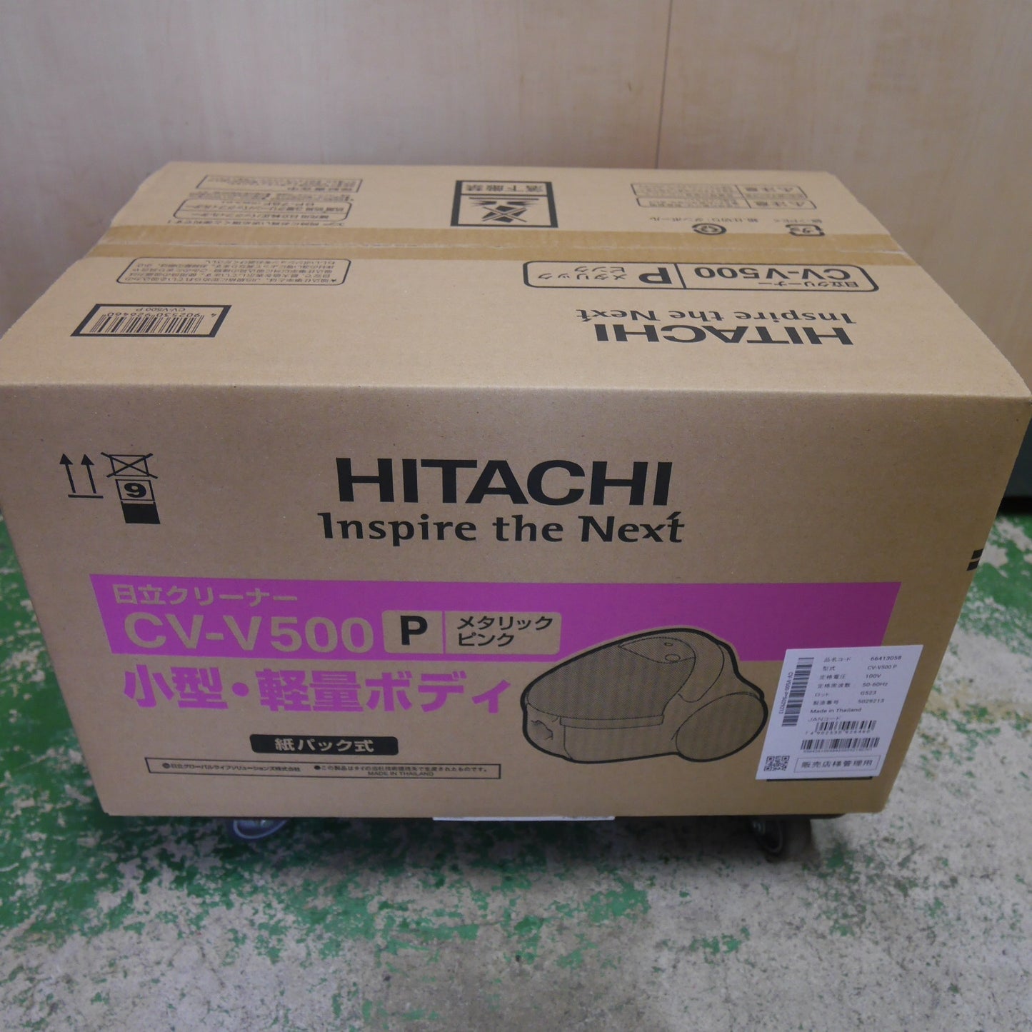 [送料無料] 未使用☆日立 クリーナー CV-V500 P 小型 軽量 ボディ 紙パック 式 掃除機 メタリック ピンク☆