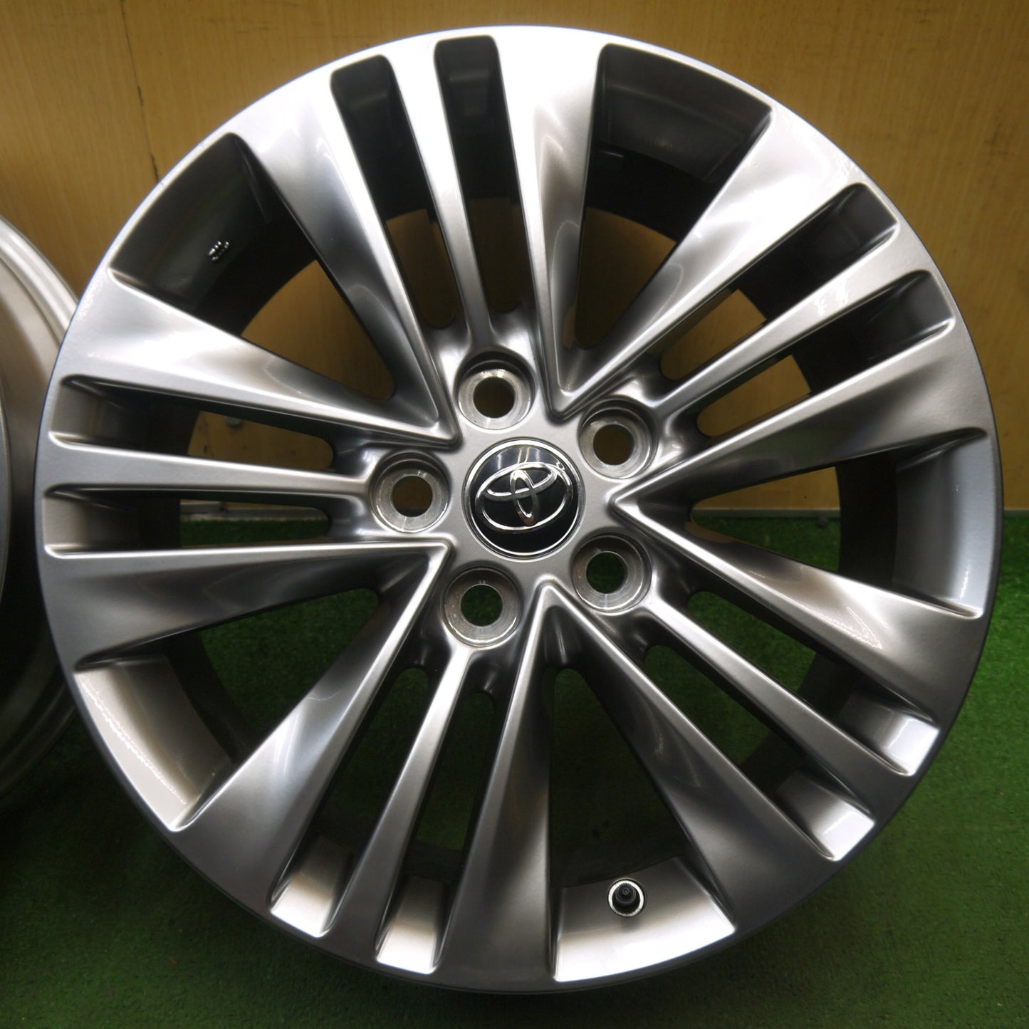 新車外し★トヨタ 40系 アルファード Zグレード 純正 ホイール 18インチ 18×7J PCD120/5H★6070108KKホ