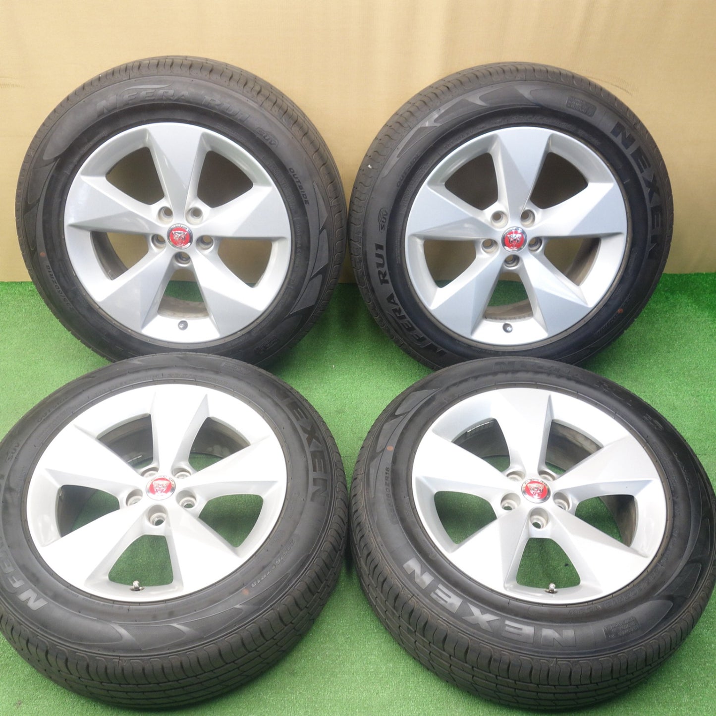 バリ溝！25年！キレイ！9.5分★ジャガー E-PACE Eペイス 純正 235/60R18 ネクセン N'FERA RU1 SUV Eペース 18インチ PCD108/5H★6032501KTノ