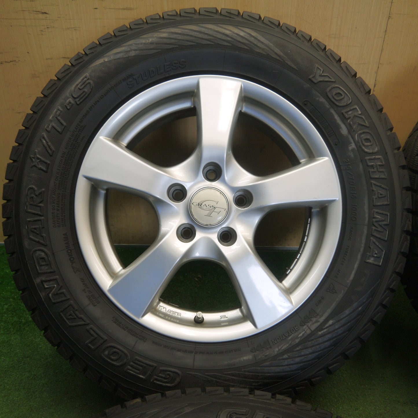 バリ溝！9分★スタッドレス 215/70R16 ヨコハマ ジオランダー i/T-S GRASS グラス 16インチ PCD114.3/5H★6053103KKス