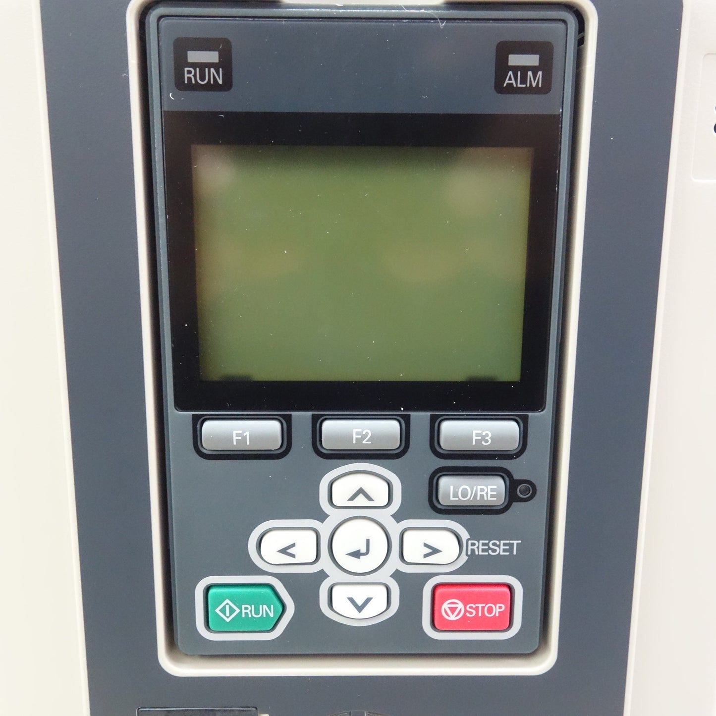 [送料無料] 未使用☆YASKAWA 安川 インバーター 200V 5.5kW/3.7kW GA700☆