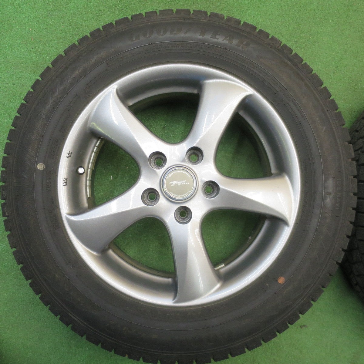 バリ溝！23年！キレイ！9分★スタッドレス 205/65R16 グッドイヤー アイスナビ8 TOPRUN トップラン 16インチ PCD114.3/5H★6021202NJス