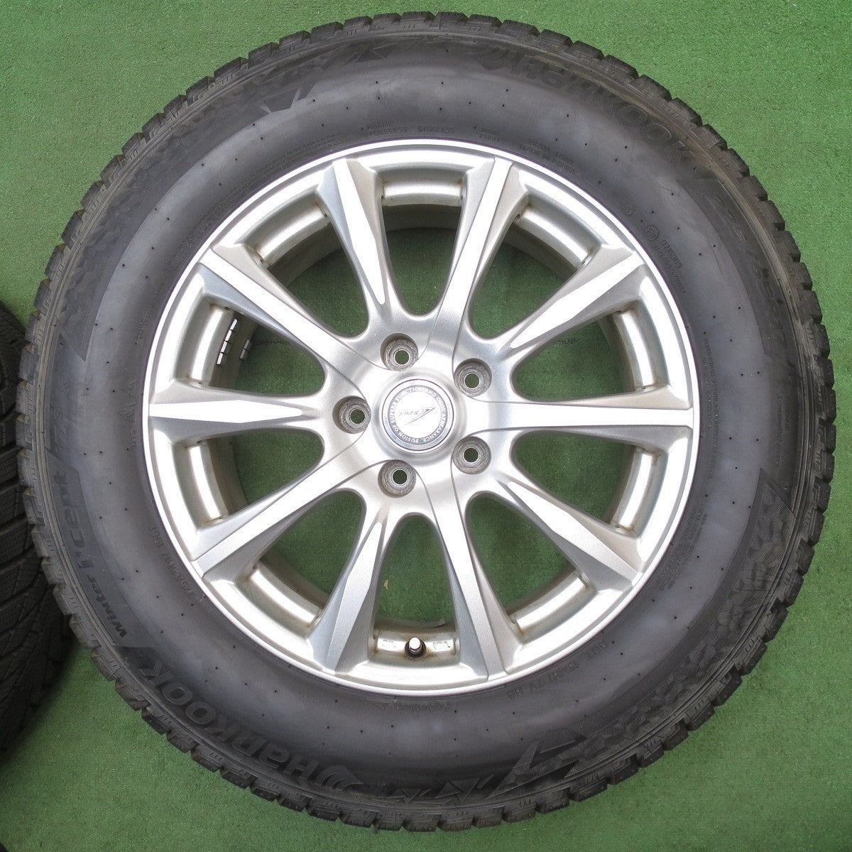 バリ溝！24年！9.5分以上★スタッドレス 225/65R17 ハンコック ウインター アイセプト IZ3X JOKER ジョーカー 17インチ PCD114.3/5H★6051507NJス