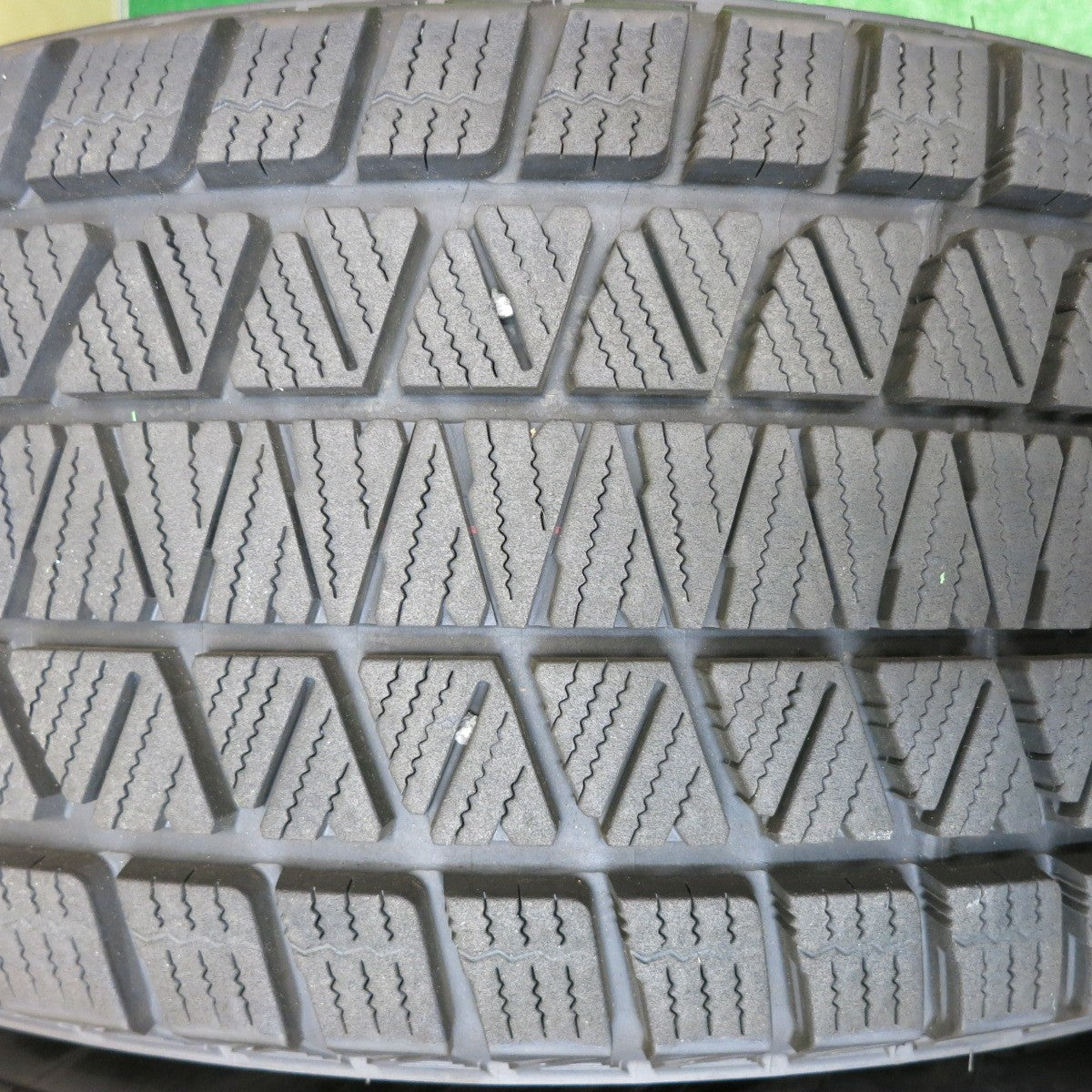 バリ溝！21年！キレイ！9.5分★ジャガー F-PACE 純正 235/65R18 スタッドレス ブリヂストン ブリザック DM-V3 18インチ Fペイス Fペース PCD108/5H★5110906HAス