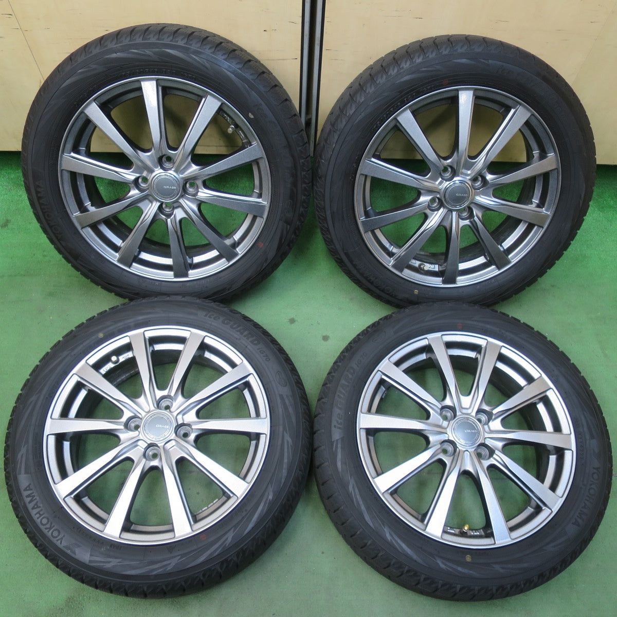 キレイ★スタッドレス 175/60R16 ヨコハマ アイスガード iG70 GRASS グラス 16インチ PCD100/4H★5123015イス
