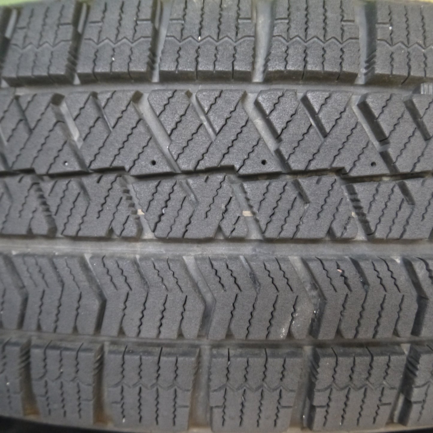 *送料無料* バリ溝！21年！キレイ！9分★ワーゲン UP! 純正 165/70R14 スタッドレス ブリヂストン ブリザック VRX2 アップ PCD100/4H★4061102Hス