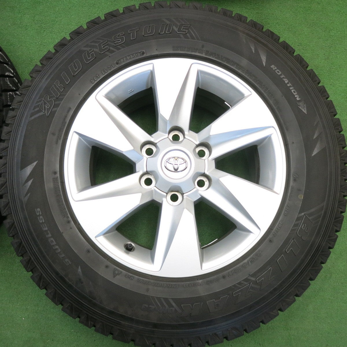 バリ溝！キレイ！8.5分★トヨタ 150系 ランクル プラド 純正 265/65R17 スタッドレス ブリヂストン ブリザック DM-Z3 17インチ PCD139.7/6H★6022601HAス