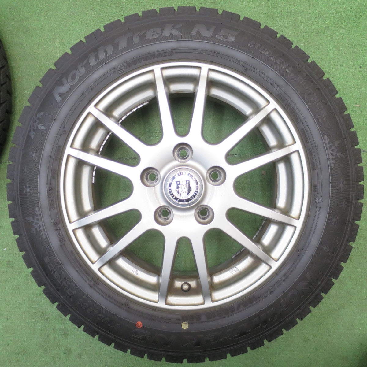 超バリ溝！25年！キレイ！9.5分以上★スタッドレス 185/65R15 オートバックス ノーストレック N5 NIRVANA NV ニルバーナ ニルヴァーナ 15インチ PCD114.3/5H★6051301NJス