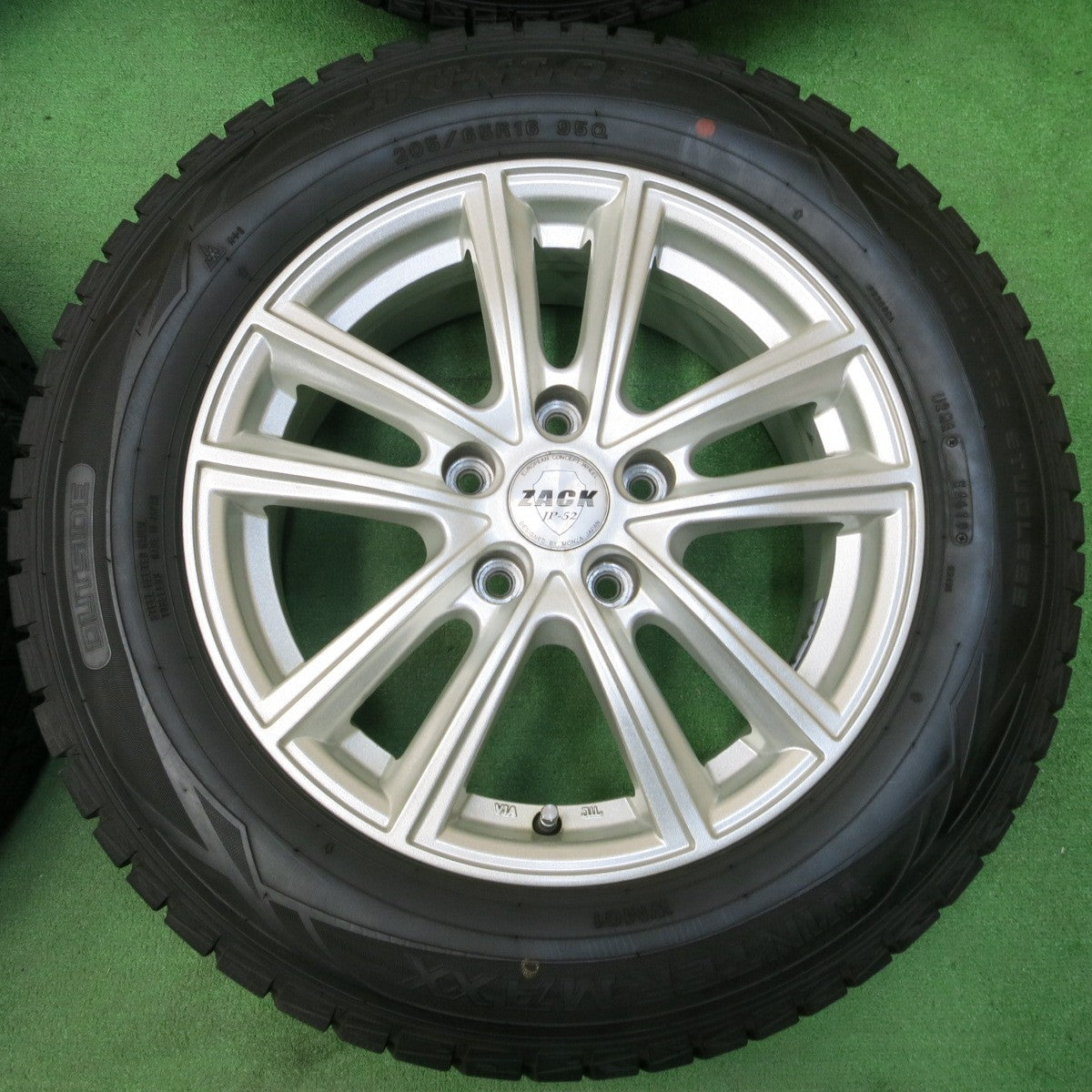 *送料無料* バリ溝！キレイ！9.5分★スタッドレス 205/65R16 ダンロップ ウインターマックス WM01 ZACK JP-52 MONZA PCD114.3/5H★4031902イス