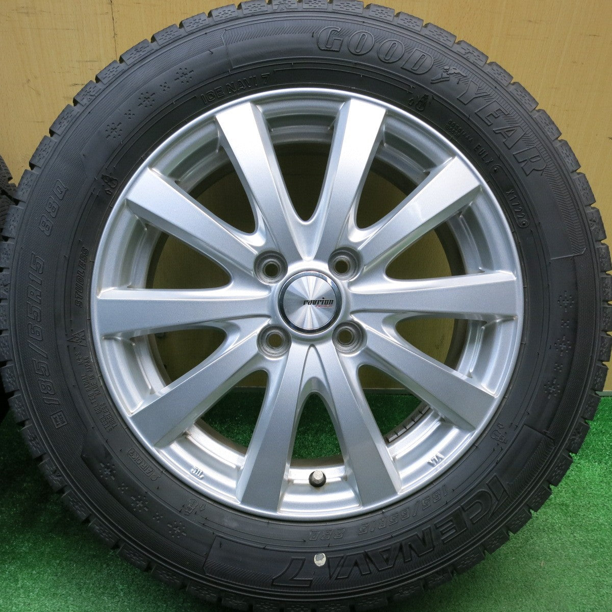 バリ溝！22年！キレイ！9分★スタッドレス 185/65R15 グッドイヤー アイスナビ7 ravrion RS01 ラブリオン 15インチ PCD100/4H★5121806HAス