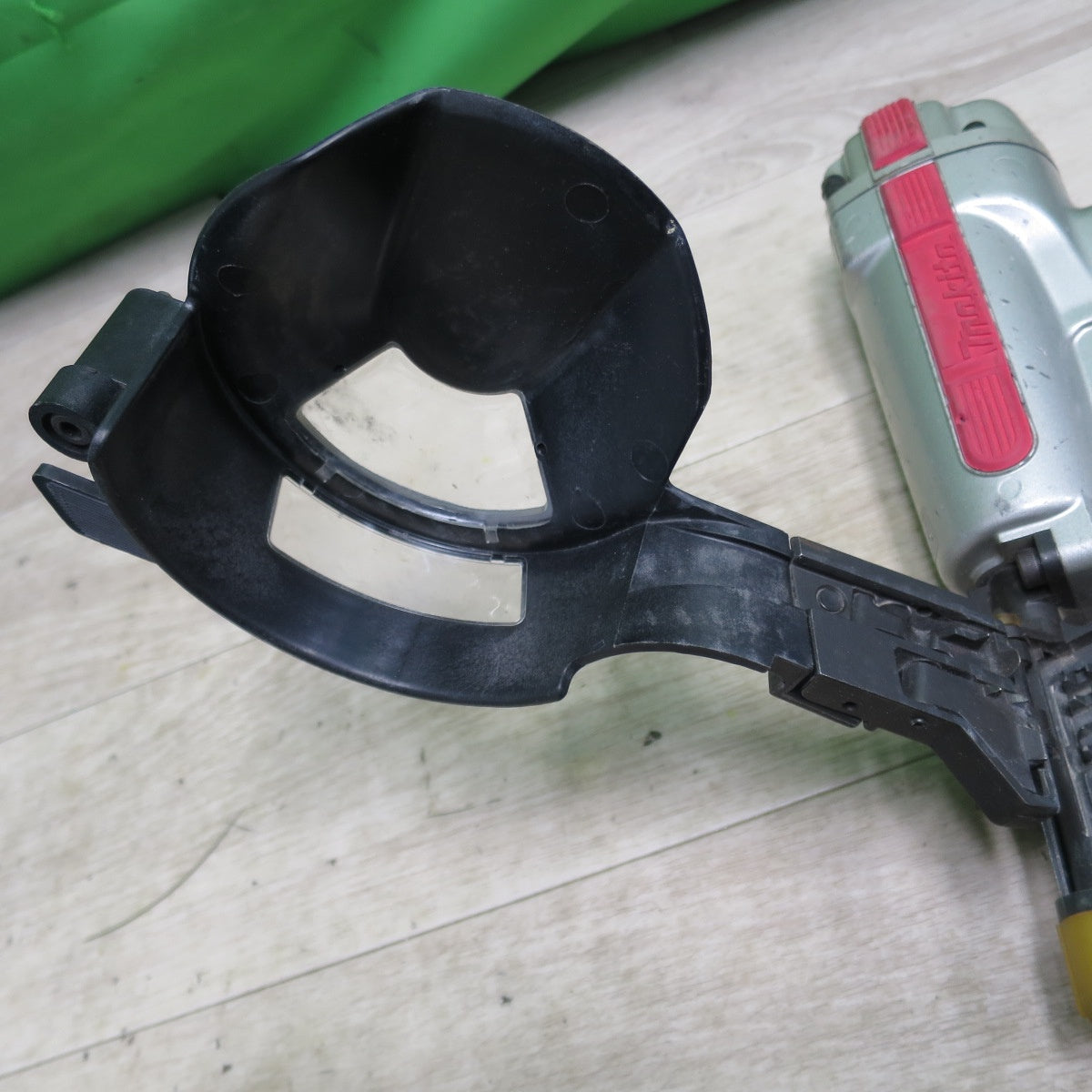 [送料無料] ☆マキタ 常圧 エア 釘打ち 32mm AN311 釘打ち機 釘打機 コイルネイラ ケース付き☆