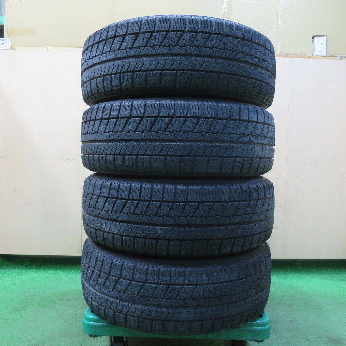 [送料無料] キレイ★スタッドレス 215/60R16 ブリヂストン ブリザック VRX BLUE・NESS AMF ブルーネス 16インチ PCD114.3/5H★5030606イス