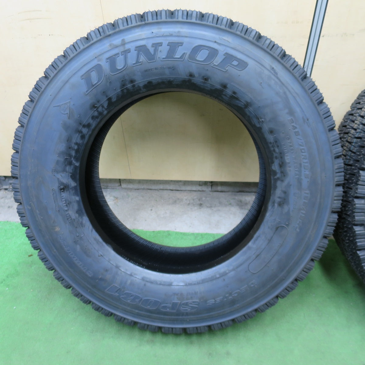 未使用！25年！2本★トラック タイヤ 245/70R19.5 136/134J スタッドレス ダンロップ デクテス SP081 DECTES 19.5インチ★6021001ナスタ