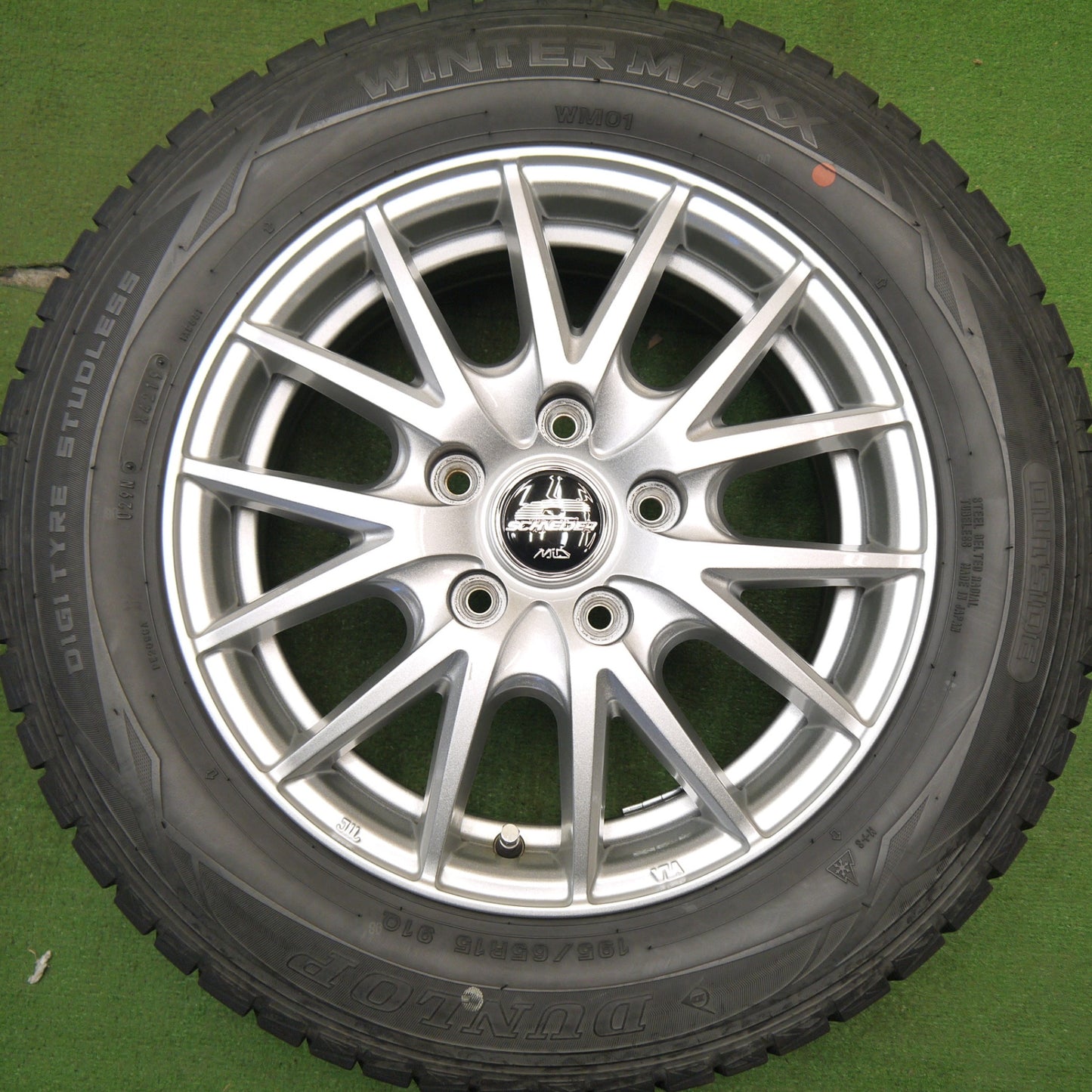 バリ溝！キレイ！9分★スタッドレス 195/65R15 ダンロップ ウインターマックス WM01 SCHNEIDER MiD シュナイダー 15インチ PCD114.3/5H★5042108Hス