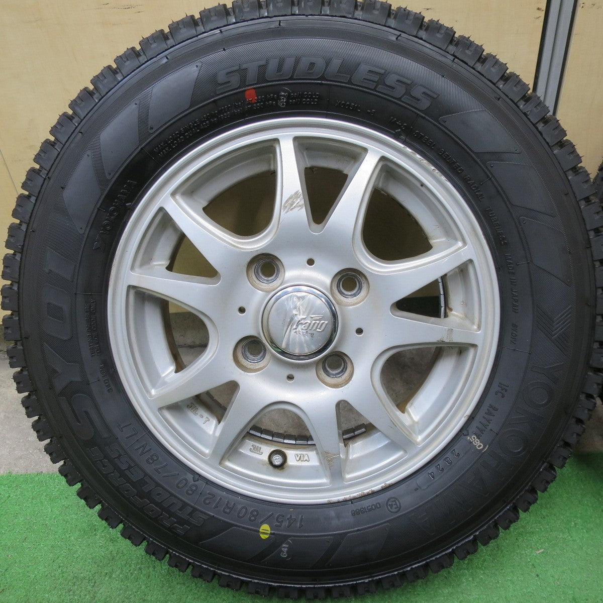 タイヤほぼ未使用！24年★スタッドレス 145/80R12 80/78N ヨコハマ SY01 Fang ファング 12インチ PCD100/4H★5051303TTス