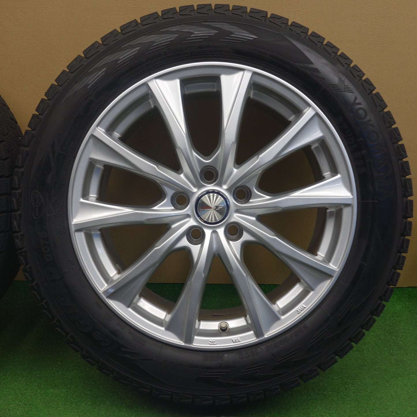バリ溝！キレイ！9.5分★スタッドレス 225/60R18 ヨコハマ アイスガード G075 JOKER ジョーカー 18インチ PCD114.3/5H★6032001KTス