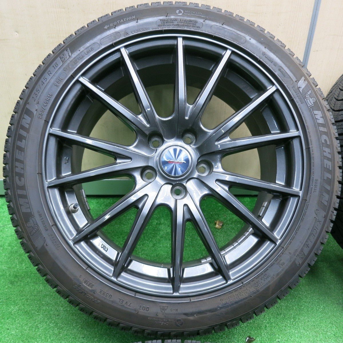 バリ溝！キレイ！9分★スタッドレス 235/45R18 ミシュラン X-ICE3+ VELVA SPORT ヴェルヴァ 18インチ PCD114.3/5H★4120801TNス