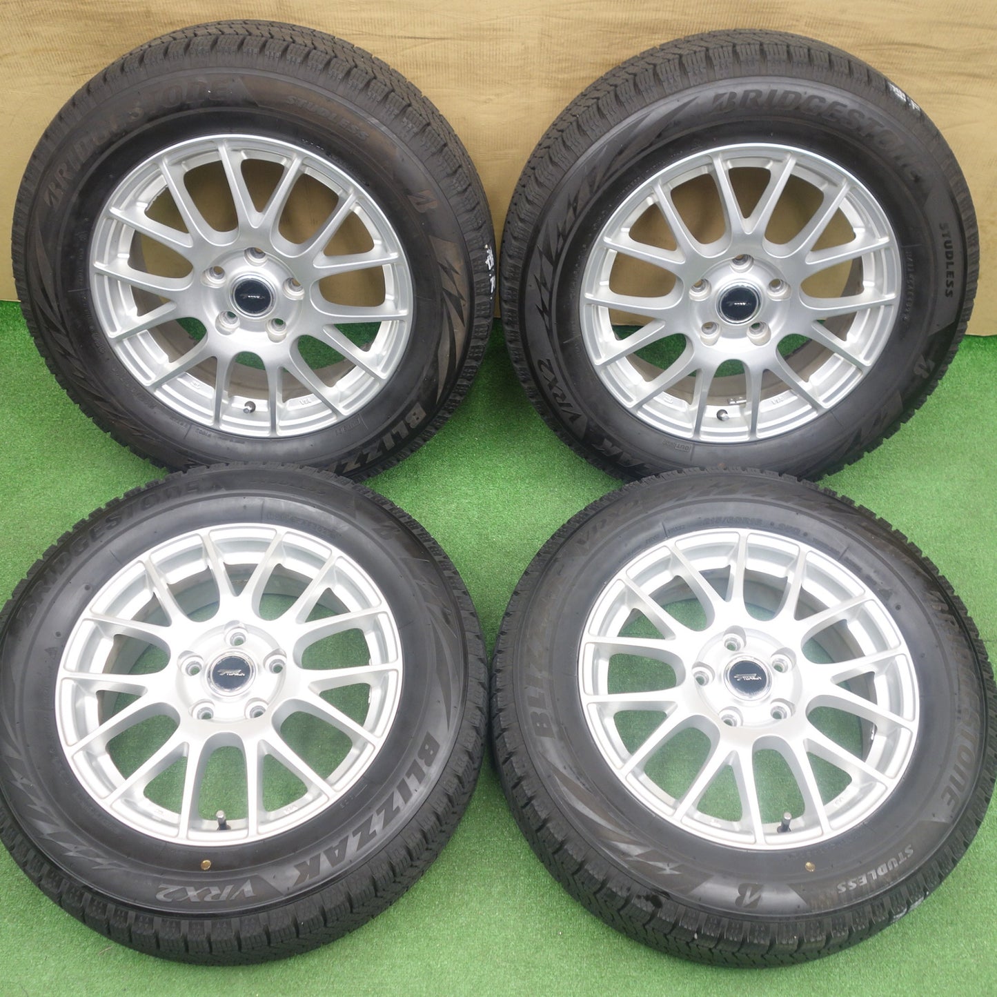 バリ溝！22年！キレイ！9.5分★スタッドレス 215/60R16 ブリヂストン ブリザック VRX2 TOPRUN トップラン 16インチ PCD114.3/5H★6020906KTス