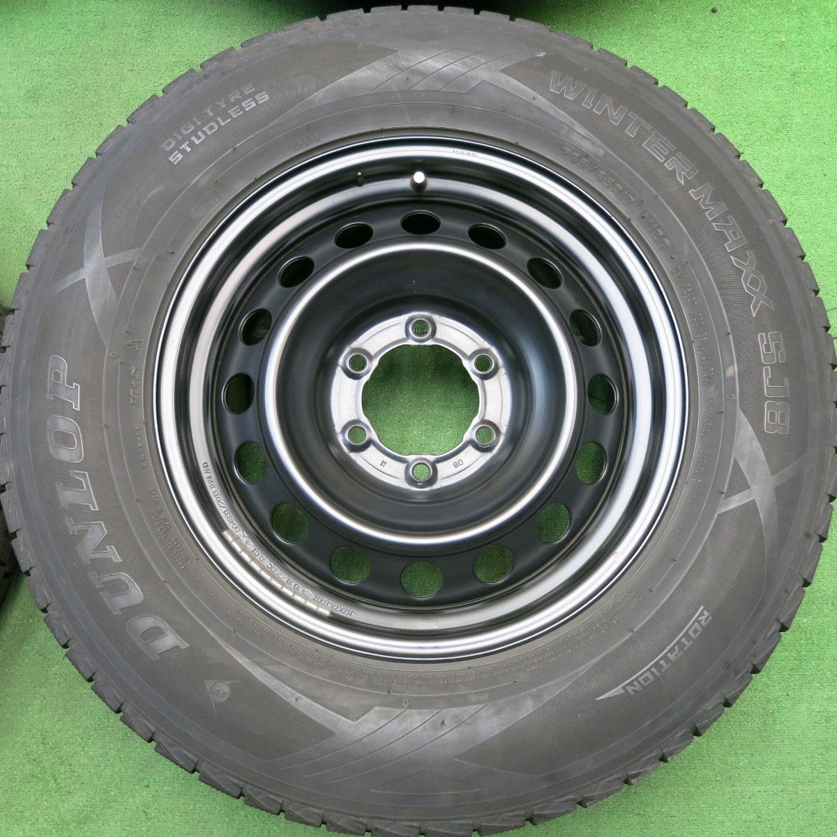 バリ溝！キレイ！8.5分★トヨタ ハイラックス Xグレード 純正 265/65R17 スチール スタッドレス ダンロップ ウインターマックス SJ8 17インチ PCD139.7/6H★5061310HAス