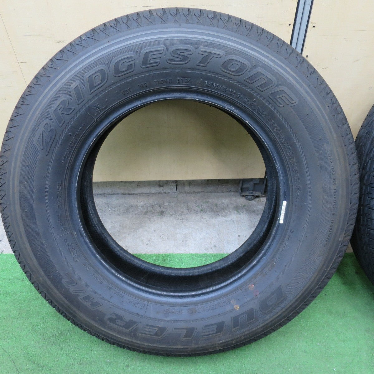 バリ溝！24年！9.5分★195/80R15 ブリヂストン デューラー H/L 852 DUELER タイヤ 15インチ ジムニー ノマド シエラ 等★6021603NGノタ