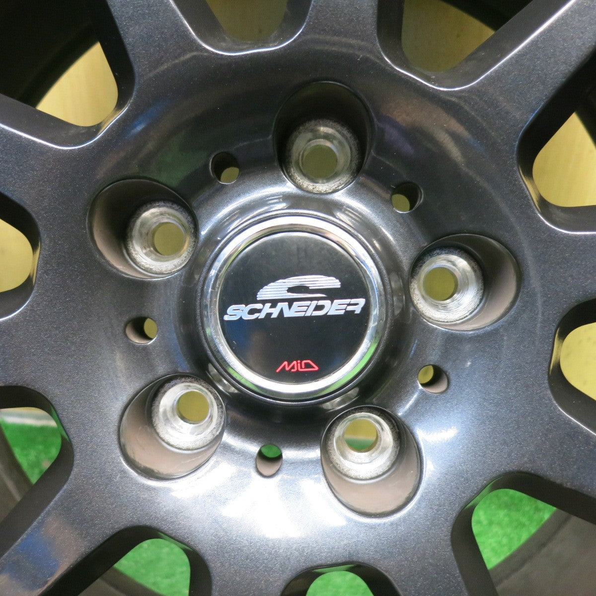 バリ溝！キレイ！9.5分以上◎スタッドレス 215/50R17 ピレリ アイスアシンメトリコ SCHNEIDER MiD シュナイダー 17インチ PCD114.3/5H◎6091204HAス