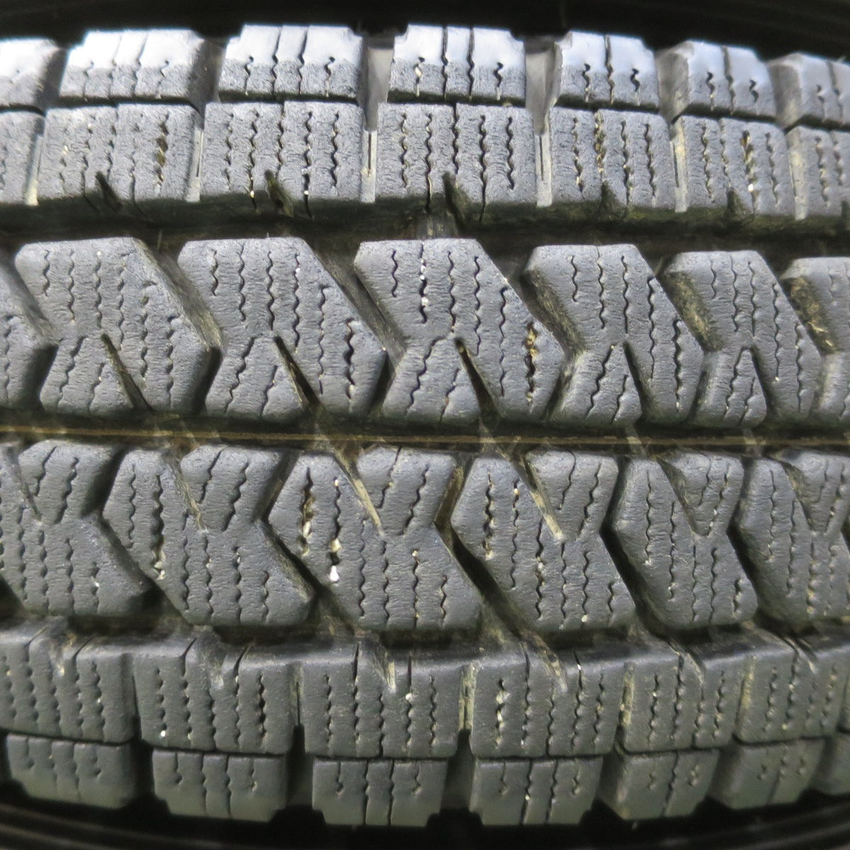 バリ溝！25年！キレイ！9.5分★ダイハツ アトレー ハイゼットカーゴ 等 純正 スチール 145/80R12 80/78N スタッドレス ブリヂストン ブリザック VL10 12インチ PCD100/4H★6050805イス