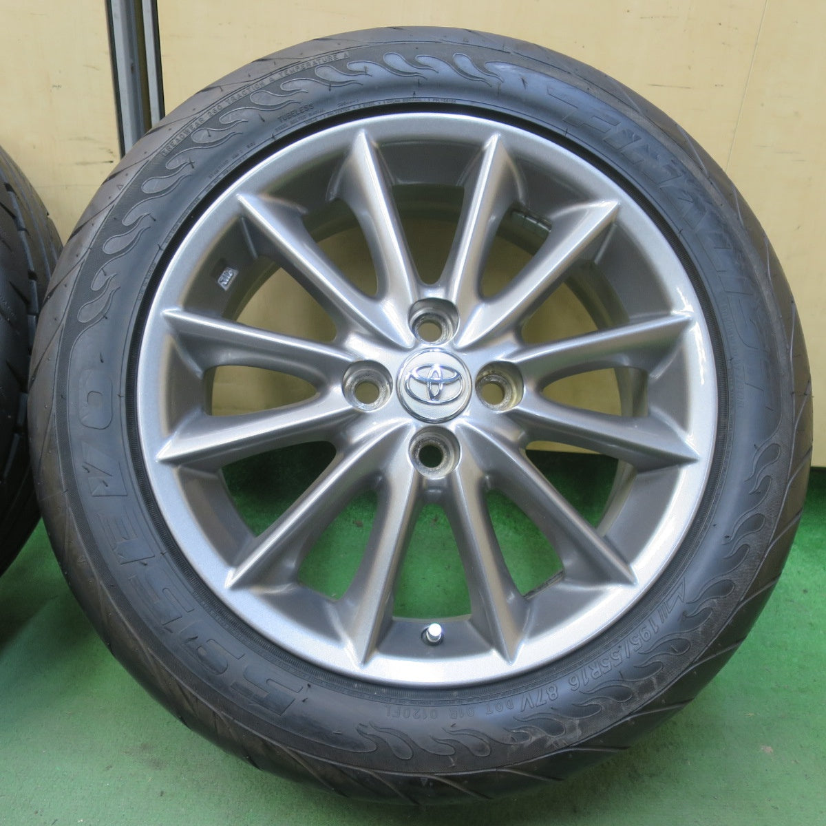 バリ溝！22年！キレイ！ほぼ10分◎トヨタ 140系 カローラ フィールダー 純正 195/55R16 ファイナリスト 595EVO 16インチ PCD100/4H◎6093008イノ
