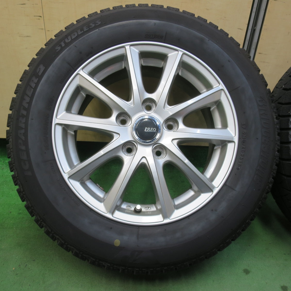 バリ溝！8.5分★スタッドレス 195/65R15 ブリヂストン アイスパートナー2 PREO プレオ 15インチ PCD114.3/5H★6010601イス