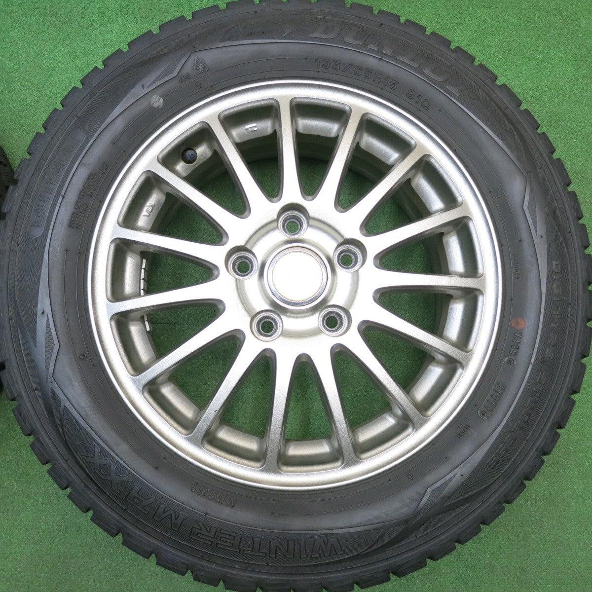 バリ溝！キレイ！9分★スタッドレス 195/65R15 ダンロップ ウインターマックス WM01 ECO FORME エコフォルム 15インチ PCD114.3/5H★5121417HAス