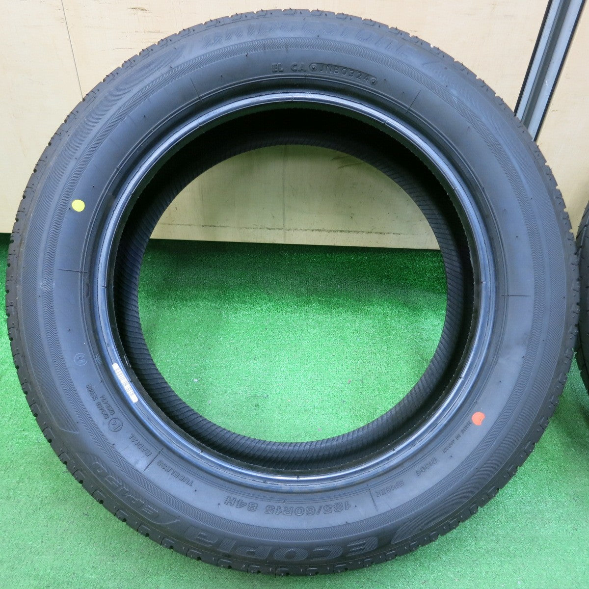 *送料無料* 新車外し！24年★185/60R15 ブリヂストン エコピア EP150 タイヤ 15インチ アクア シエンタ ヤリス フィット スイフト等★4041303イノタ
