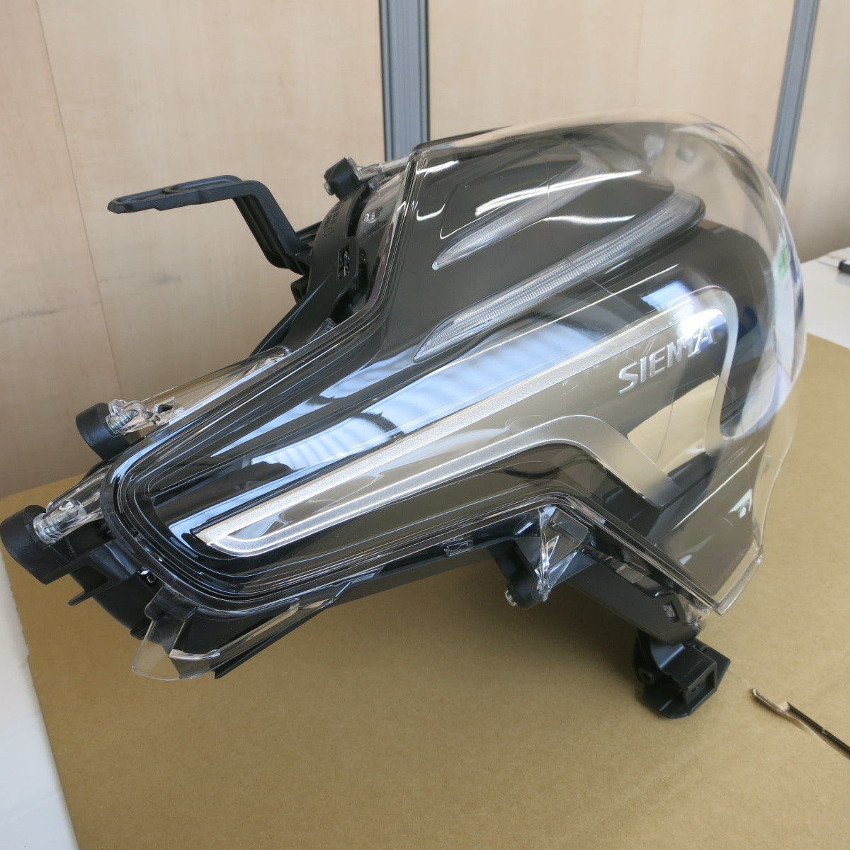 [送料無料] 未使用◆トヨタ NSP170 G シエンタ 純正 ヘッドライト 右 側 ICHIKOH 52-317 81110-52N00 TOYOTA カー パーツ◆