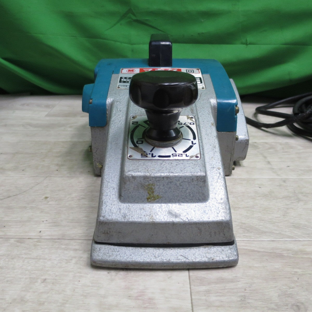 [送料無料] ☆makita マキタ 電気カンナ 1805B 有線 電動工具  研削 研磨機 DIY 電動工具 大工道具 電気かんな DIY☆