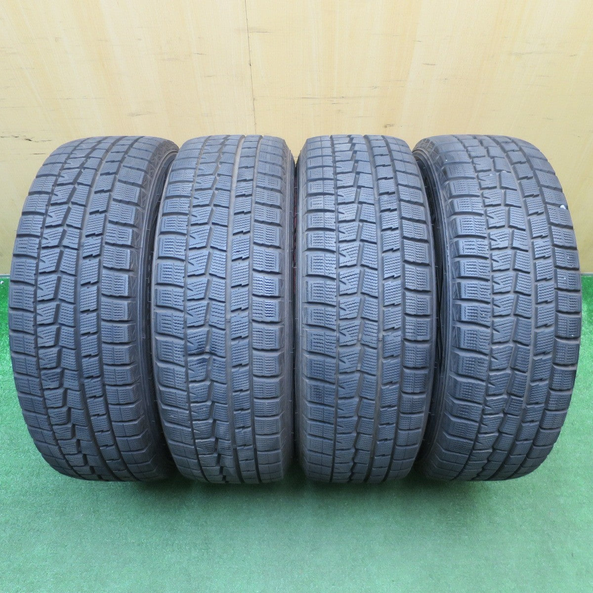 バリ溝！キレイ！9.5分★スタッドレス 215/60R17 ダンロップ ウインターマックス WM01 VELVA SPORTZ ヴェルヴァ 17インチ PCD114.3/5H★5121806NJス