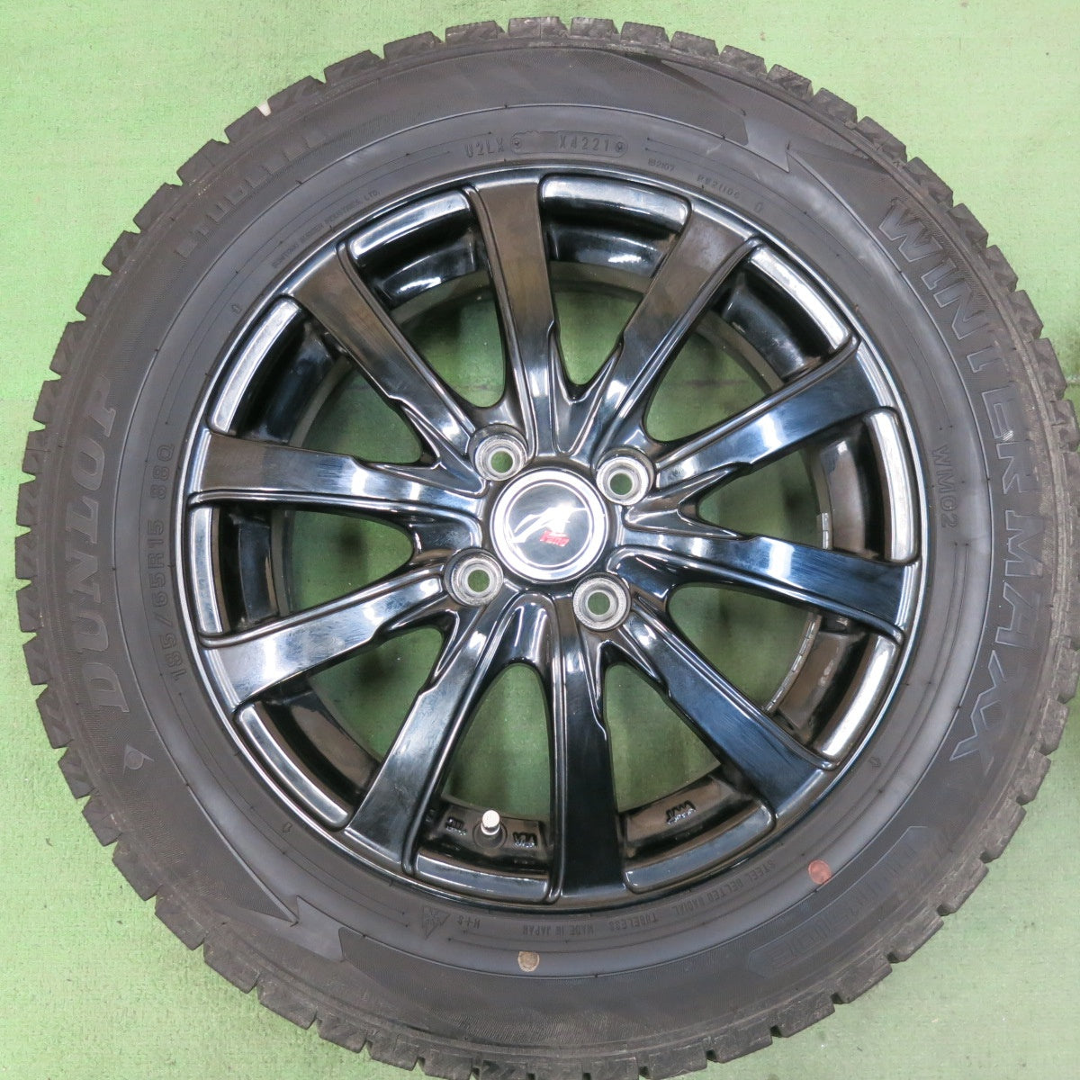 バリ溝！21年！9.5分★スタッドレス 185/65R15 ダンロップ ウインターマックス WM02 Fang ファング 15インチ PCD100/4H★5082601SKス