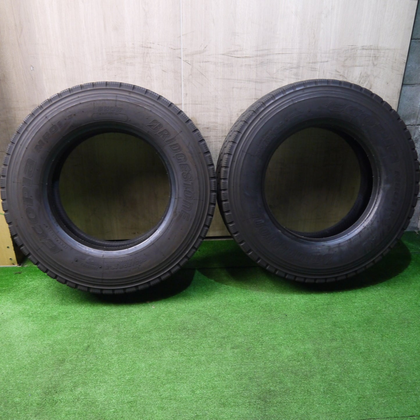 バリ溝！24年！9.5分！2本★トラック タイヤ 265/70R19.5 140/138J ブリヂストン エコピア M801Ⅱ ミックス オールシーズン 19.5インチ★5060905KKノタ