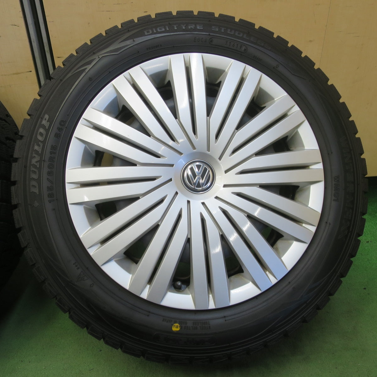 バリ溝！9.5分★ワーゲン ポロ 純正 スチール 185/60R15 スタッドレス ダンロップ ウインターマックス WM01 15インチ PCD100/5H★6052208イス