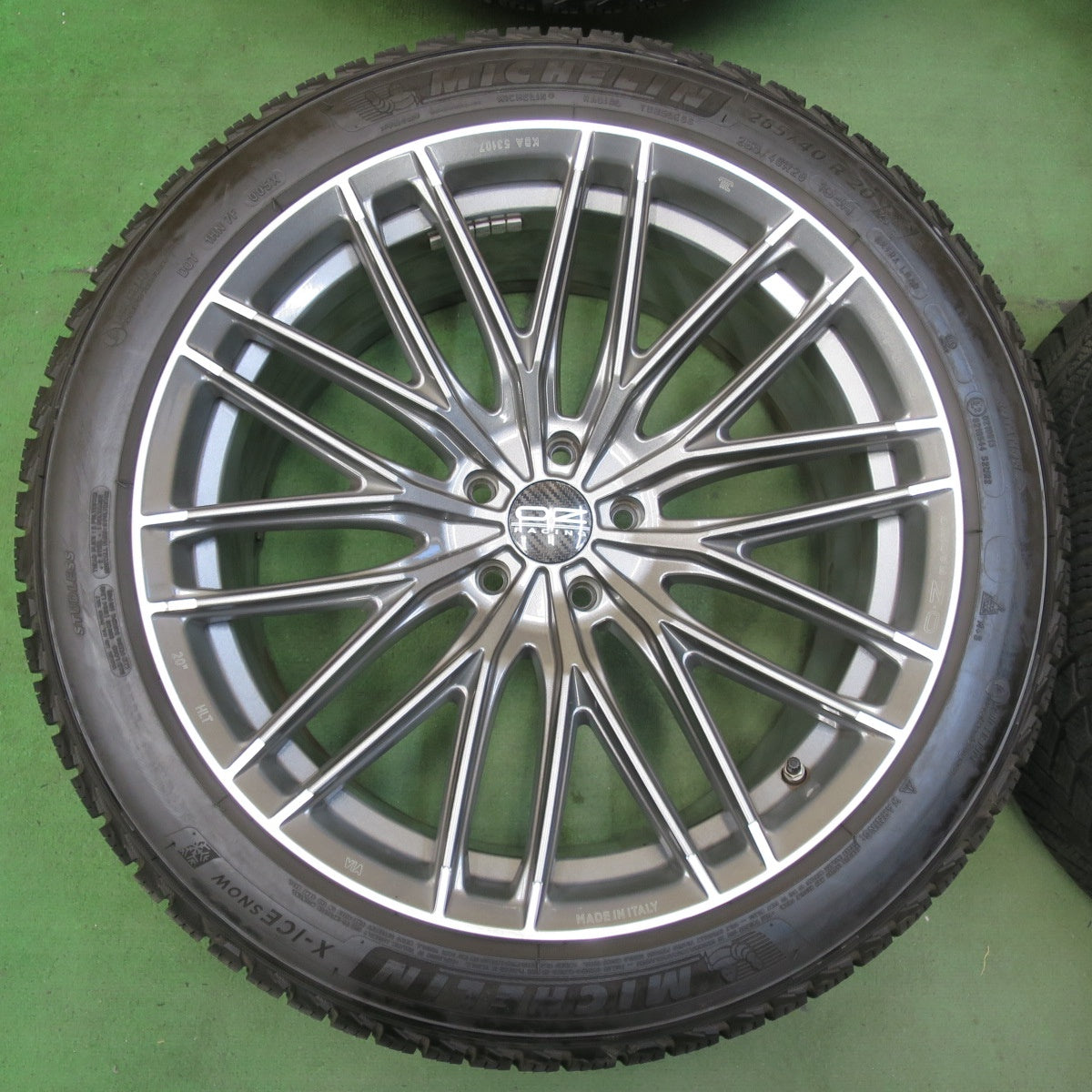 センサー付！バリ溝！22年！キレイ！9.5分★BMW 等 O・Z RACING Gran Turismo HLT 265/40R20 スタッドレス ミシュラン X-ICE SNOW OZ グランツーリズモ PCD112/5H★5110306イス