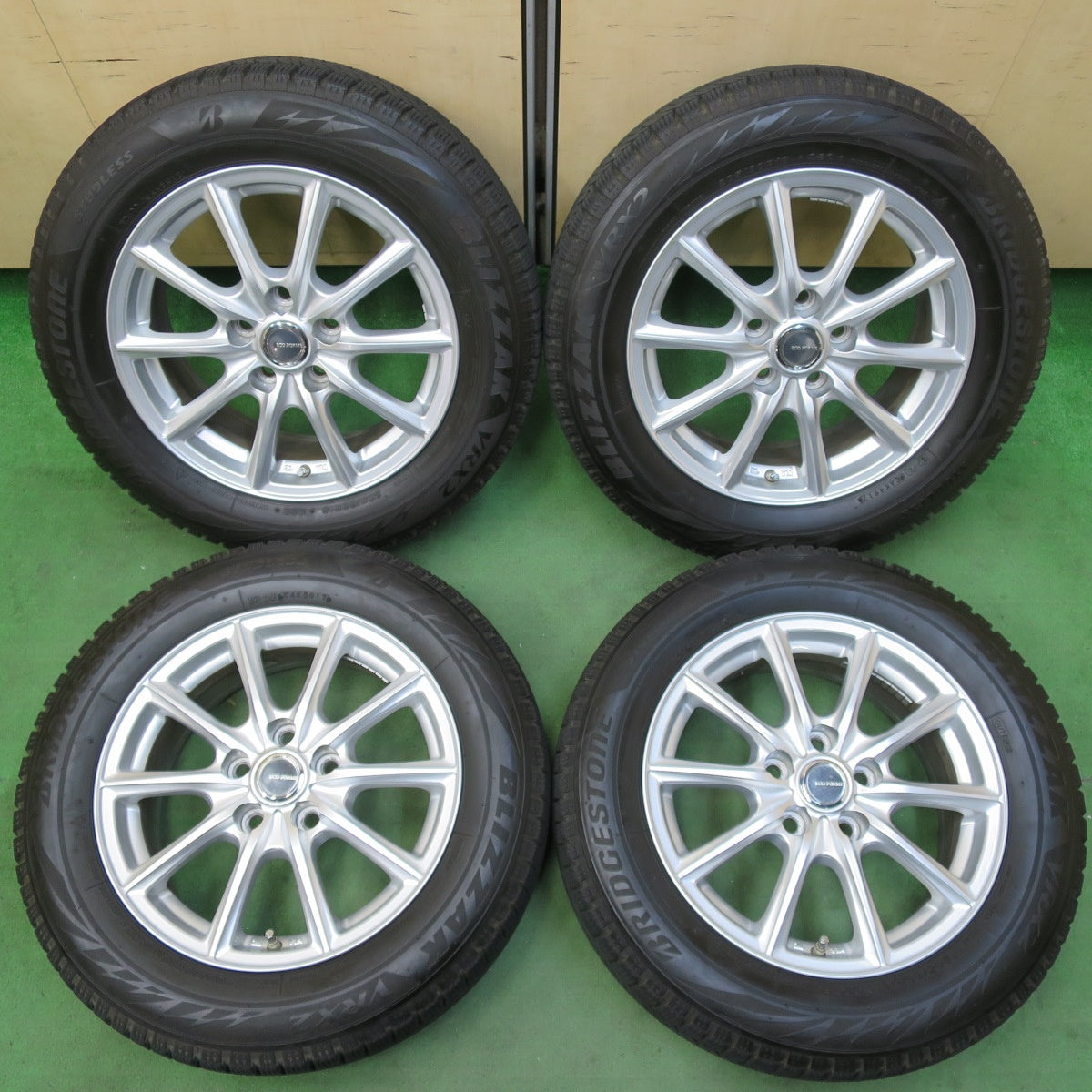[送料無料] バリ溝！キレイ！9.5分★スタッドレス 205/60R16 ブリヂストン ブリザック VRX2 ECO FORME エコフォルム 16インチ PCD114.3/5H★5032914イス