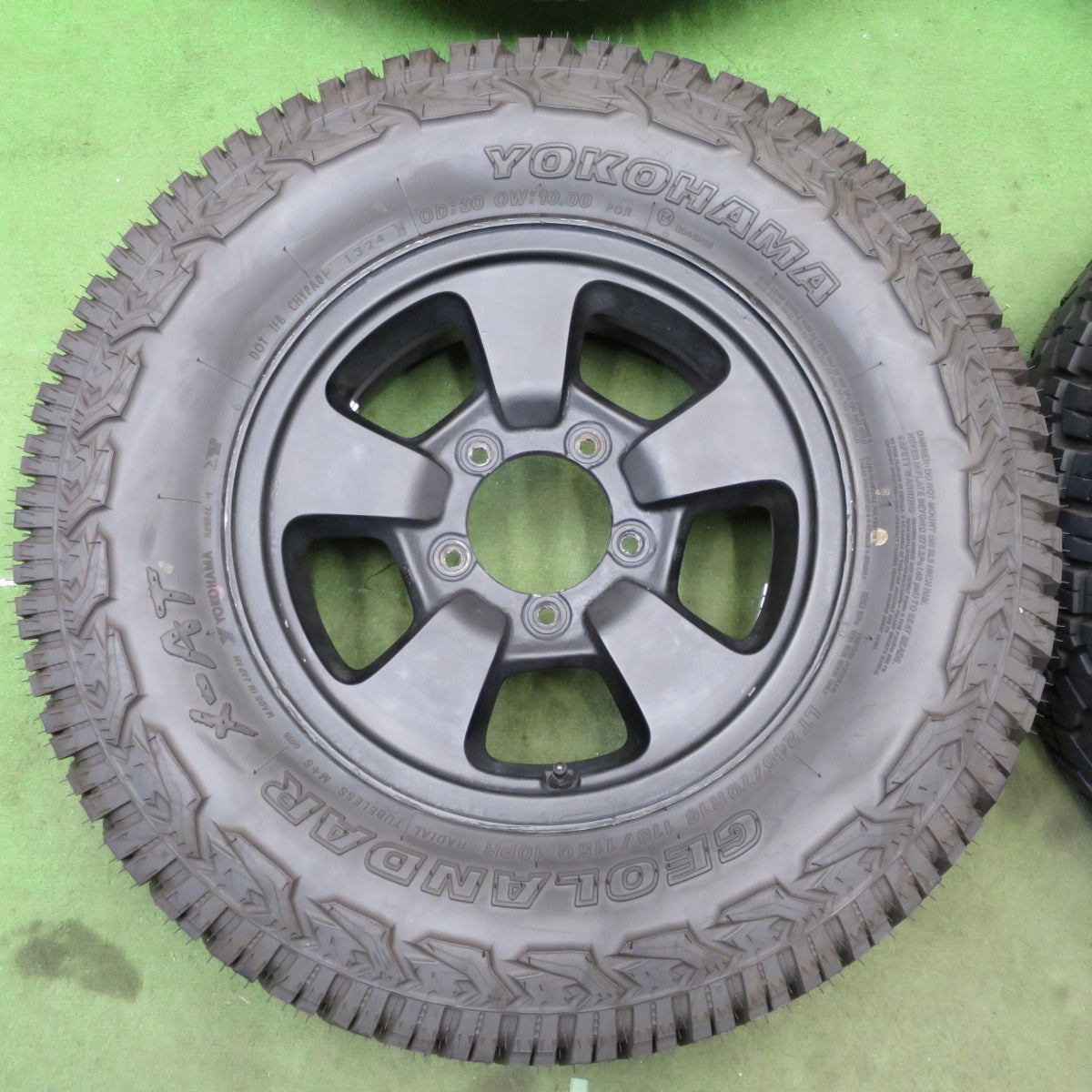 バリ溝！24年！9.5分★スズキ ジムニー 純正 ENKEI 245/70R16 118/115Q 10PR ヨコハマ ジオランダー X-AT 16インチ エンケイ PCD139.7/5H★6051302ナノ