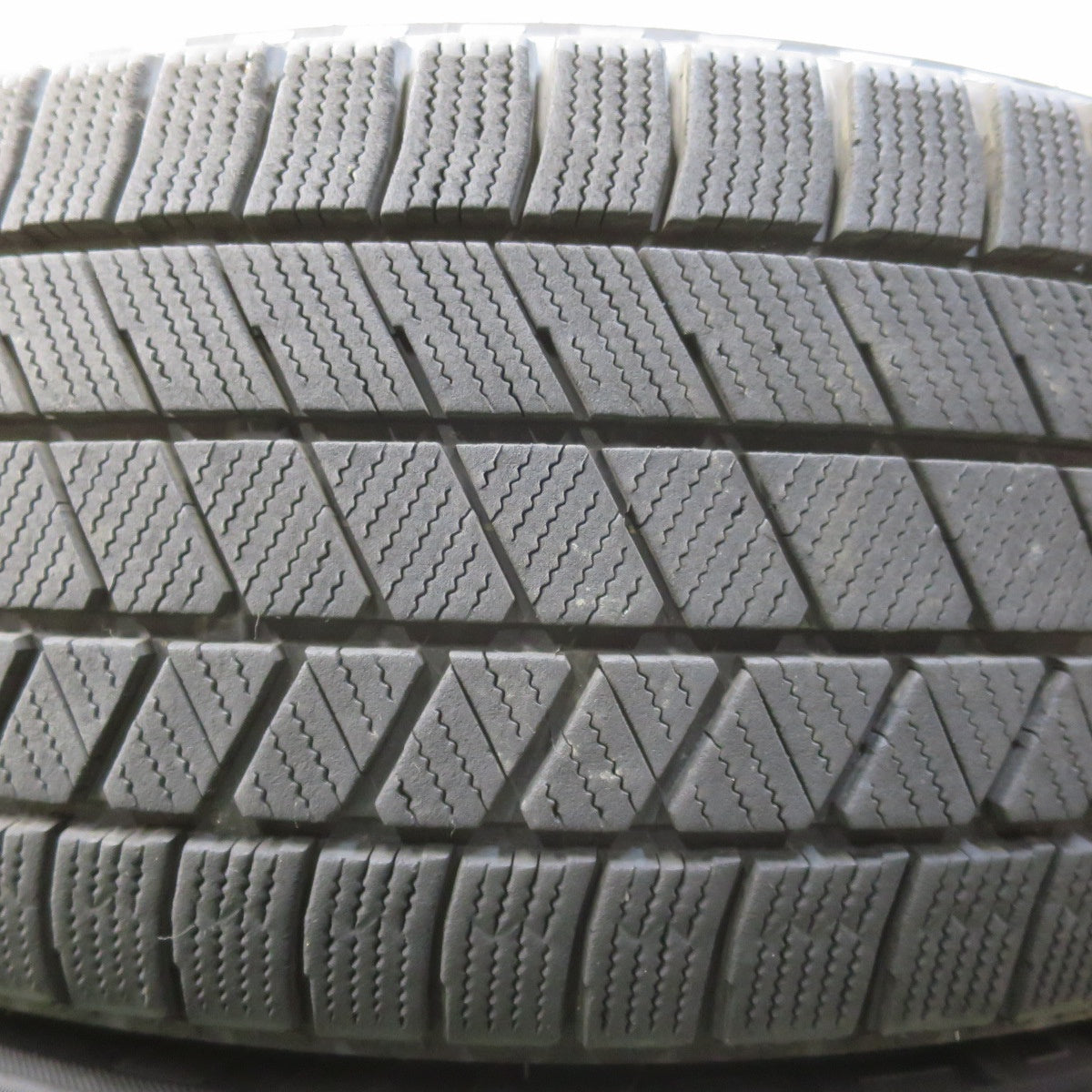 センサー付！バリ溝！23年！キレイ！9分★スタッドレス 225/60R18 ブリヂストン ブリザック VRX3 ダンロップ ウインターマックス 03 DUFACT デュファクト 18インチ PCD114.3/5H★6011904イス