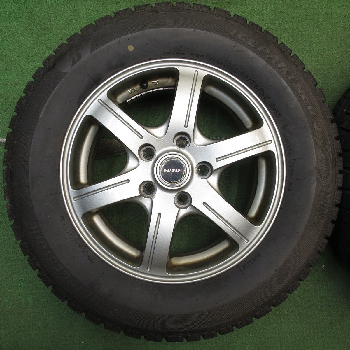 バリ溝！23年！9.5分★スタッドレス 205/65R15 ブリヂストン アイスパートナー2 FEID ZART/G6 BALMINUM 15インチ PCD114.3/5H★5073001NJス