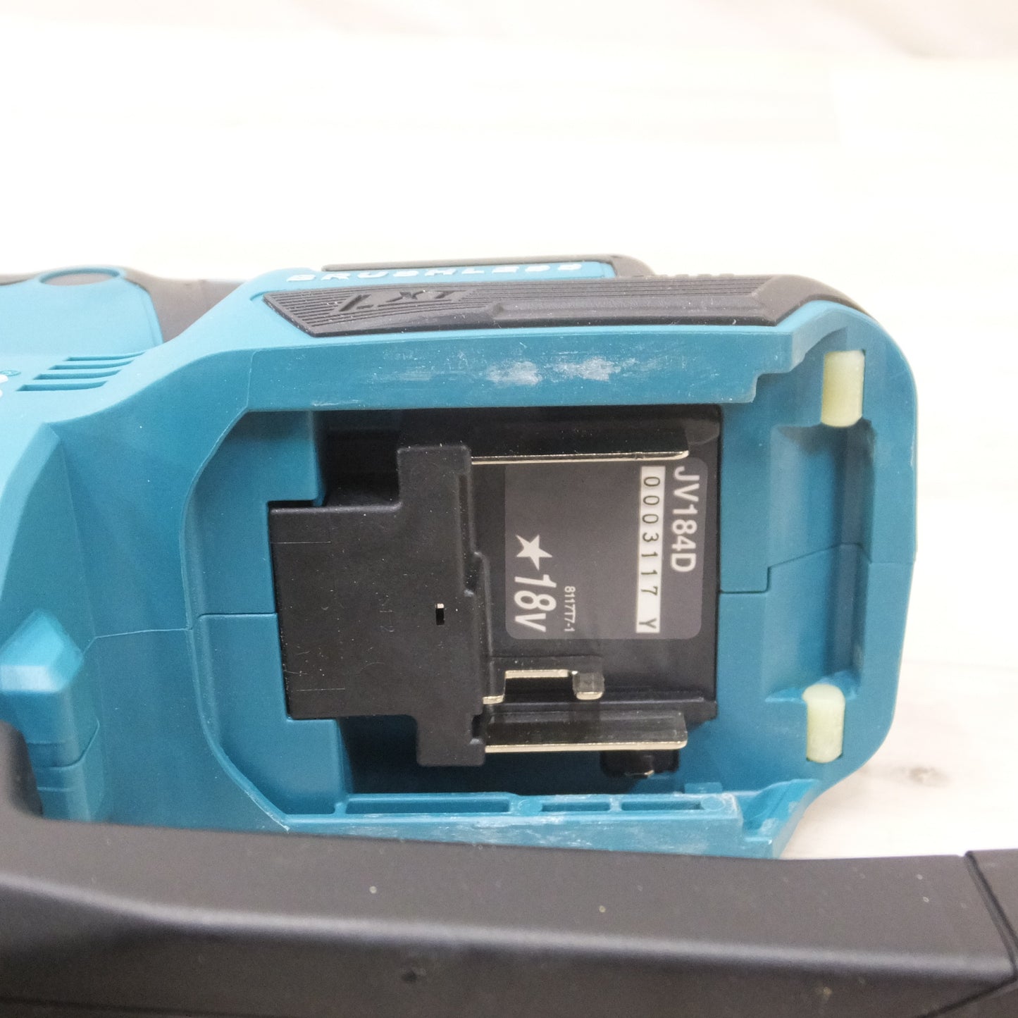 [送料無料] 美品◆マキタ 充電式 ジグソー JV184D 18V 本体のみ ケース付き 切断機 電動 工具◆