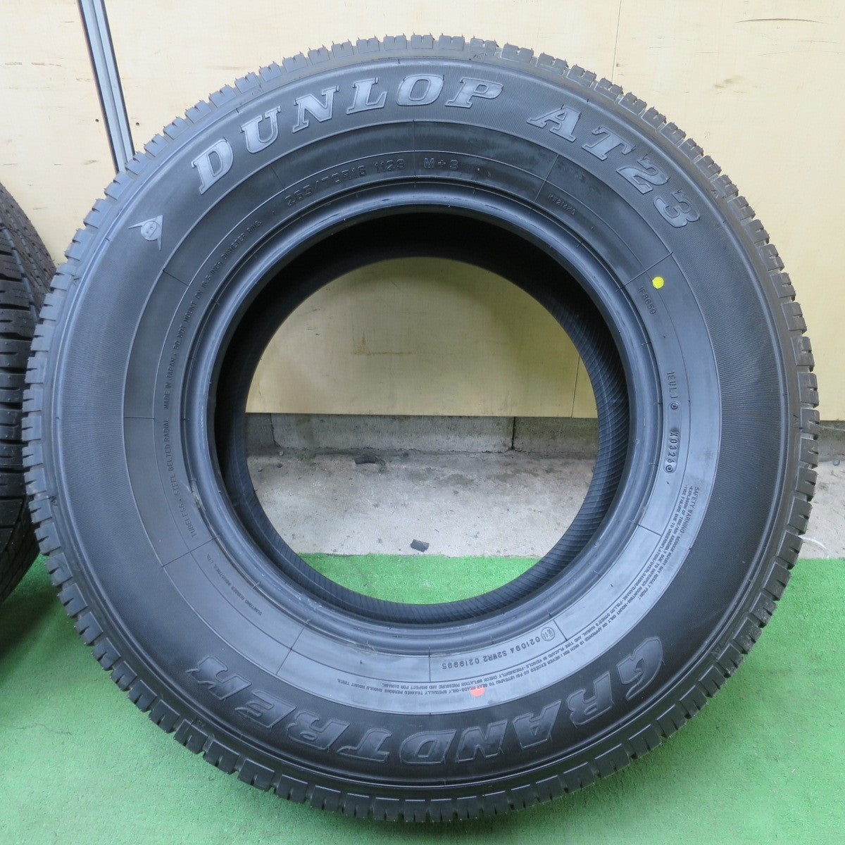 新車外し！26年◎265/70R16 ダンロップ AT23 グラントレック タイヤ 16インチ ランクル 70 プラド ハイラックス サーフ 等◎6090104NGノタ