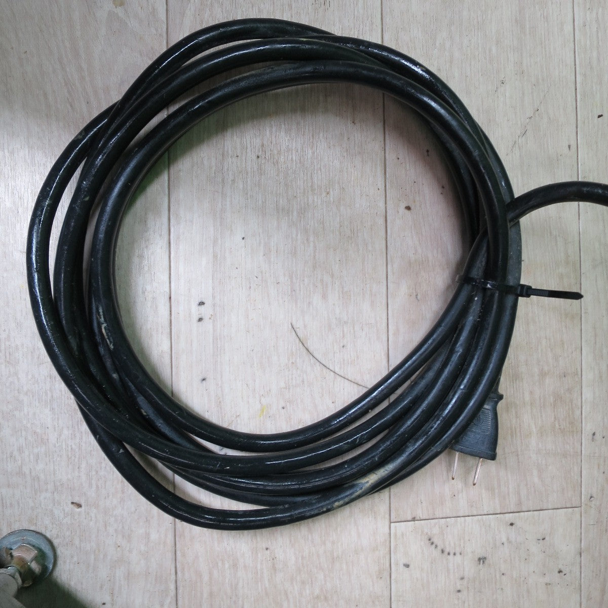 [送料無料] ☆マキタ 165mm 卓上 スライド マルノコ 100V LS0612FL 丸鋸 丸のこ 丸ノコ 切断機 電動 工具☆