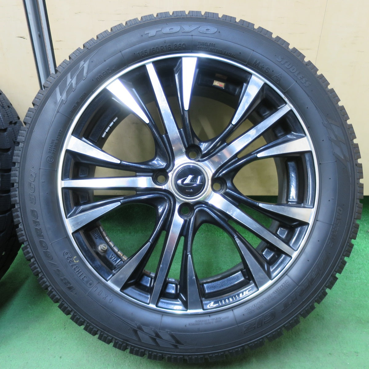 バリ溝！22年！9.5分★LEONIS UC 185/60R16 スタッドレス トーヨー オブザーブ ガリット GIZ 16インチ レオニス PCD100/4H★5040909イス
