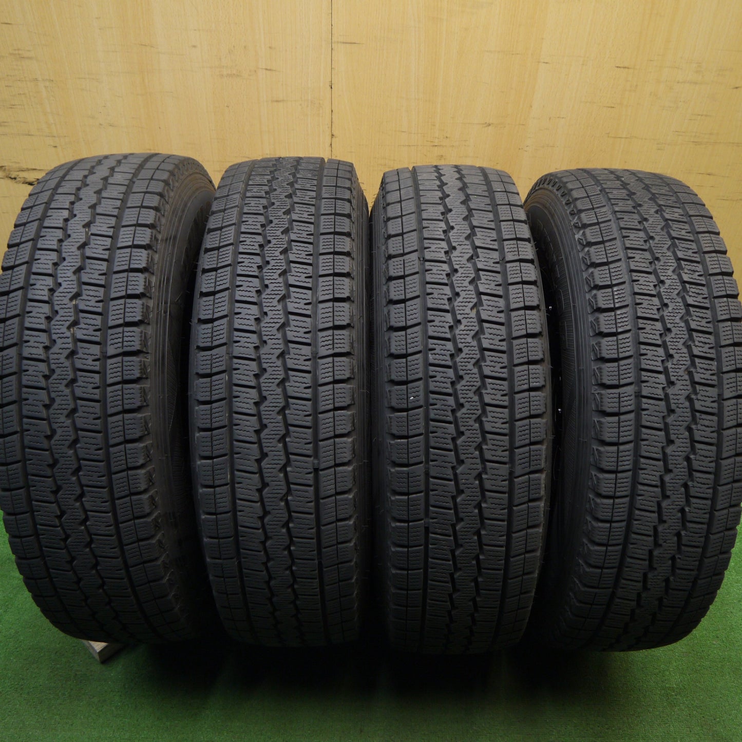 バリ溝！キレイ！9.5分★ハイエース等 BADX ROCK KELLY MX-I 195/80R15 107/105L スタッドレス ダンロップ ウインターマックス SV01 ロックケリー 15インチ PCD139.7/6H★5041602Hス